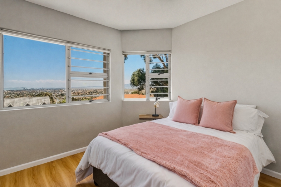 4 Bedroom Property for Sale in Gordon Heights Western Cape